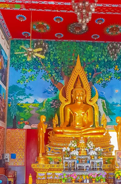 Goldene Buddha Statue Und Bunte Buddhistische Gemälde Galerien Und Kunst — Stockfoto