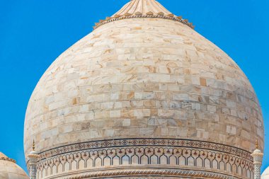 Agra Hindistan 'daki Taj Mahal. Mogul mermer mozolesi. Muhteşem mimari ve en güzel binanın detayları..