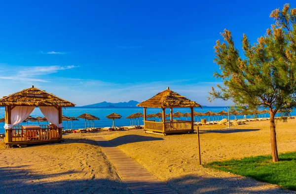Praia Massagem Mesa Resort Ilha Kos Grécia Entre Árvores Pela — Fotografia de Stock