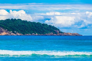 Muhteşem Praia de Lopes Mendes plajı Angra dos Reis Rio de Janeiro Brezilya 'daki büyük tropikal ada Ilha Grande.