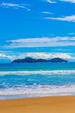 Muhteşem Praia de Lopes Mendes plajı Angra dos Reis Rio de Janeiro Brezilya 'daki büyük tropikal ada Ilha Grande.