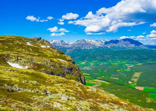 夏天雪山下的海达伦 赫赛达尔美丽的山谷风景 — 图库照片