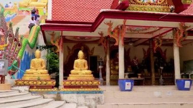 Surat Thani Tayland 26. Mai 2018 Güzel renkli Wat Phra Yai Budist tapınağı Koh Samui adası Surat Thani Tayland.