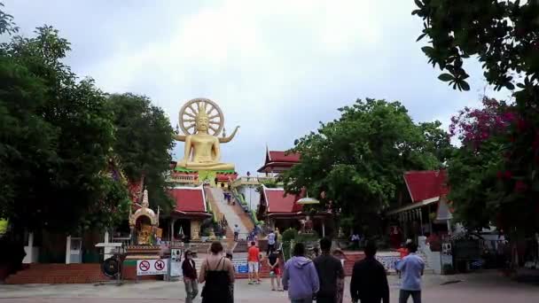 Surat Thani Thailand Mai 2018 Walk Giant Golden Big Buddha — Stock Video