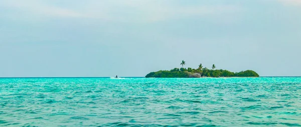 サンドバンク諸島のカラーグラデーション モルディブ ラシュドゥー環礁のマディバル島とフィノール島 — ストック写真