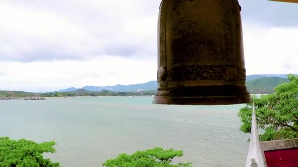 Bonito Colorido Wat Phra Yai Budista Sinos Templo Com Vista — Vídeo de Stock