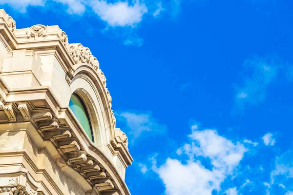 Güzel sanatlar sarayı Mexico City 'nin merkezinde bir mimari başyapıt..