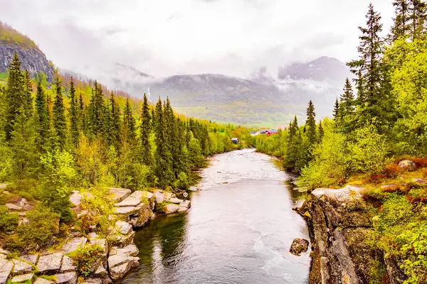 Rivière Belle Cascade Rjukandefossen Avec Vue Sur Montagne Village Hemsedal — Photo