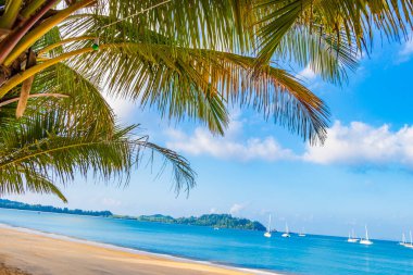 Ranong Tayland 'daki Tropik Cennet Adası Koh Phayam Aow Yai Sahili manzara manzarası.