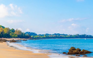 Ranong Tayland 'daki Tropik Cennet Adası Koh Phayam Aow Yai Sahili manzara manzarası.
