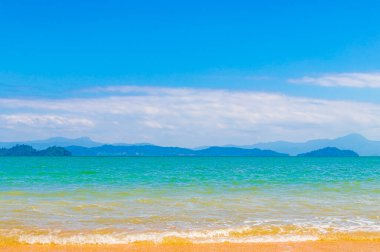 Tropik Cennet Adası Koh Phayam Aow Hin Kwai Sahili manzarası ve Ranong Tayland 'daki Ko Chang manzarası.