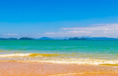 Tropik Cennet Adası Koh Phayam Aow Hin Kwai Sahili manzarası ve Ranong Tayland 'daki Ko Chang manzarası.
