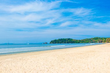 Ranong Tayland 'daki Tropik Cennet Adası Koh Phayam Aow Yai Sahili manzara manzarası.