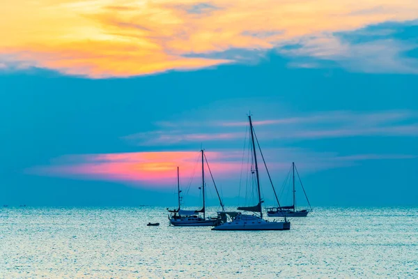 Yachten Vor Dem Schönsten Sonnenuntergang Auf Der Tropical Paradise Insel — Stockfoto