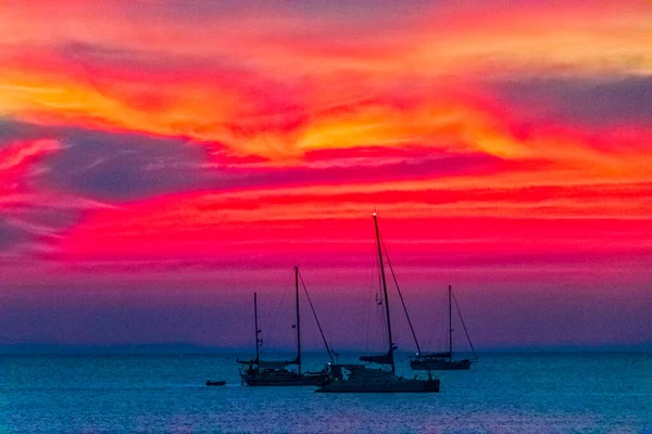 Yachts Bateaux Face Beau Coucher Soleil Coloré Sur Tropical Paradise — Photo