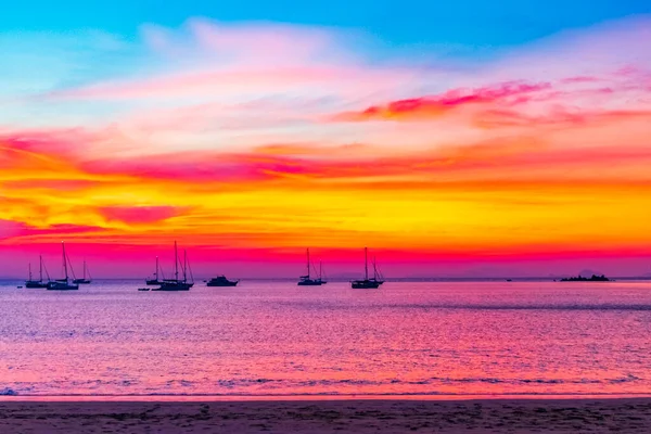 Yachten Vor Dem Schönsten Sonnenuntergang Auf Der Tropical Paradise Insel — Stockfoto