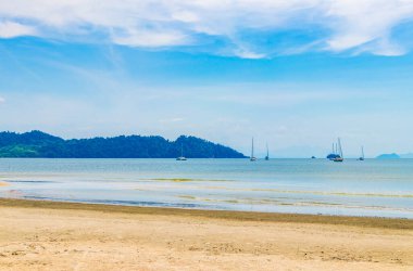 Ranong Tayland 'daki Tropik Cennet Adası Koh Phayam Aow Yai Sahili manzara manzarası.