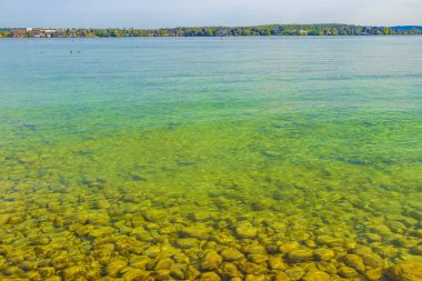 Constance Gölü Bodensee manzara manzarası Kreuzlingen Canton Thurgau İsviçre 'deki Seeburgpark' tan Almanya 'daki Constance şehrine bakıyor..