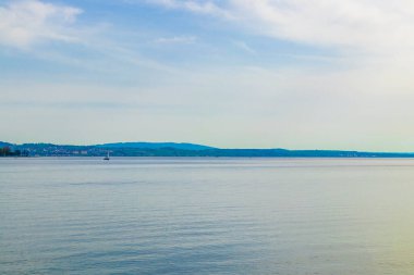 Kreuzlingen Kantonu Thurgau İsviçre 'deki Seeburgpark' tan Constance Bodensee Gölü manzara manzarası.