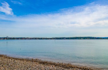 Constance Gölü Bodensee manzara manzarası Kreuzlingen Canton Thurgau İsviçre 'deki Seeburgpark' tan Almanya 'daki Constance şehrine bakıyor..