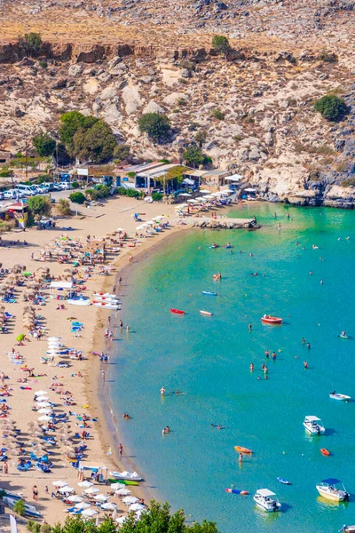 Lindos Sahili Panorama Manzarası Turkuaz Berrak Botu Turistleri Rodos Yunanistan — Stok fotoğraf