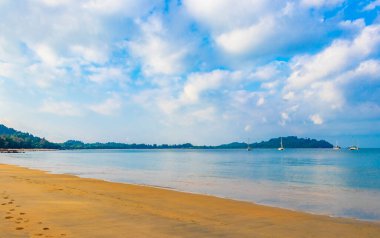 Ranong Tayland 'daki Tropik Cennet Adası Koh Phayam Ao Khao Kwai Sahili manzara manzarası.