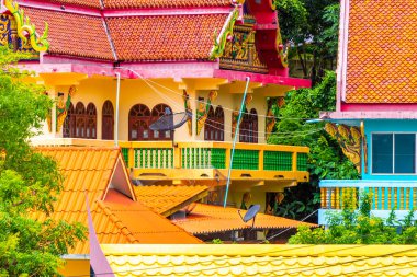 Kathu Bölgesi Phuket Adası, Tayland 10. Ekim 2025 Suwankeewong Tapınağı Güneydoğu Asya 'daki Patong Sahili Phuket Adası' ndaki altın Budist tapınakları..