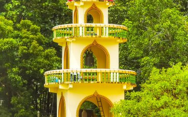 Kathu Bölgesi Phuket Adası, Tayland 10. Ekim 2025 Suwankeewong Tapınağı Güneydoğu Asya 'da Patong Sahili Phuket Adası' nda altın Budist tapınakları inşa ediyor..