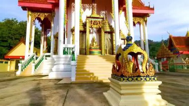 Kathu Bölgesi Phuket Adası Tayland Eyaleti Ekim 2025 Suwankeereewong Tapınağı Patong Sahili Phuket Adası Güney Tayland 'da kule inşa ediyor..
