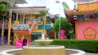 Kathu Bölgesi Phuket Eyaleti Tayland 2018 Jungceylon özenle hazırlanmış alışveriş merkezleri Patong Sahili Phuket Adası Tayland 'da birçok spesiyal dükkan ve gündelik restoranlar bulunmaktadır..