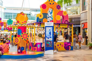 Kathu Bölgesi Phuket Eyaleti Tayland 08. Ekim 2025 Jungceylon, Patong Sahili Phuket Adası Tayland 'daki bir çok özel dükkan ve lokantası olan lüks bir alışveriş merkezi..