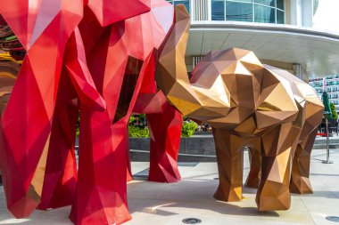 Kathu Bölgesi Phuket Eyaleti Tayland 08. Ekim 2025 'te Patong Sahili Phuket Adası Tayland' daki Jungceylon alışveriş merkezinde heykel figürü.