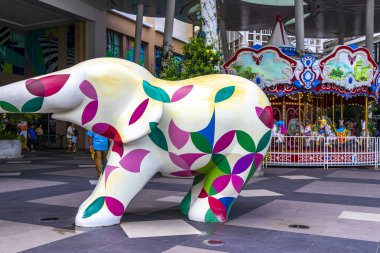 Kathu Bölgesi, Phuket Eyaleti, Tayland 10. Ekim 2025 'te Patong Sahili Phuket Adası Tayland' daki Jungceylon alışveriş merkezinde heykel figürü.