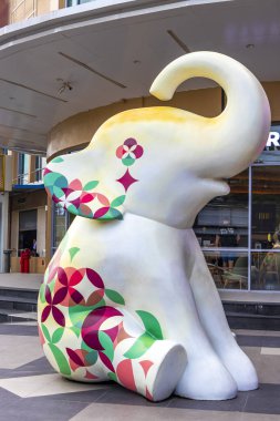 Kathu Bölgesi, Phuket Eyaleti, Tayland 10. Ekim 2025 'te Patong Sahili Phuket Adası Tayland' daki Jungceylon alışveriş merkezinde heykel figürü.