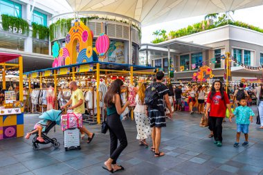 Kathu Bölgesi, Phuket Eyaleti, Tayland 10. Ekim 2025 Jungceylon, Patong Sahili Phuket Adası Tayland 'daki bir çok özel dükkan ve lokantası olan lüks bir alışveriş merkezi..