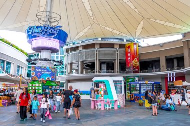 Kathu Bölgesi, Phuket Eyaleti, Tayland 10. Ekim 2025 Jungceylon, Patong Sahili Phuket Adası Tayland 'daki bir çok özel dükkan ve lokantası olan lüks bir alışveriş merkezi..