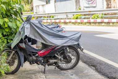 Kathu Bölgesi Phuket Adası Tayland Eyaleti 13. Ekim 2025 Motosikletli motosikletli motosikletli motosikletli motosikletli scooter Patong Beach Phuket Adası Güney Tayland 'da kiralık..
