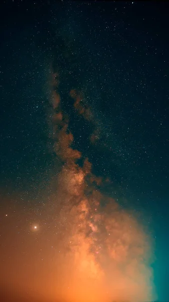 Svislá Fotografie Galaxie Mléčné Dráhy Tyrkysově Oranžových Barvách — Stock fotografie