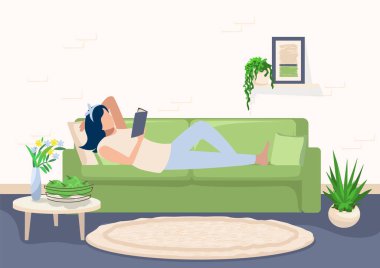 Oturma odasındaki kanepede uzanan ve yassı bir tarzda modern bir iç mekanın arka planında kitap okuyan bir kızın vektör çizimi.