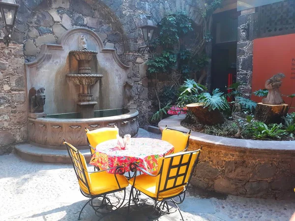 Antique Courtyard Dining Table Water Fountain Historic San Miguel Allende — Stock Photo, Image