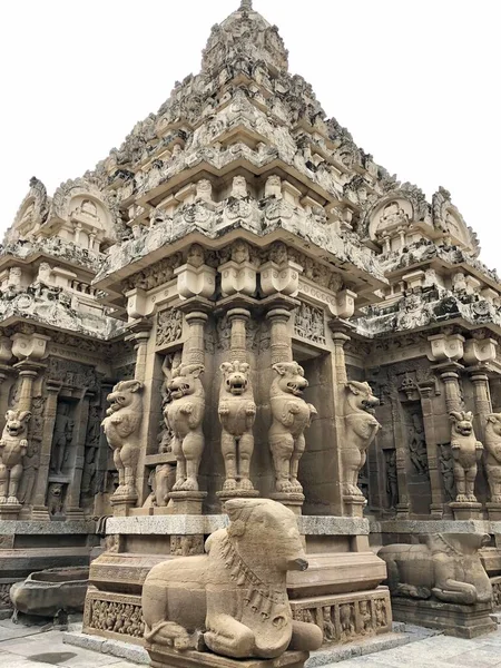 Tempelturm Vor Blauem Himmel Antike Hindu Tempel Mit Sandstein Geschnitzten — Stockfoto