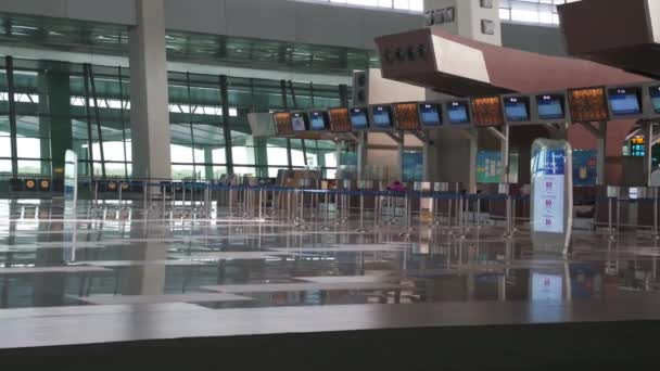 Международный Аэропорт Джакарты Необычайно Пуст Кризиса Короне Возвращаясь Нормальному Путешествию — стоковое видео