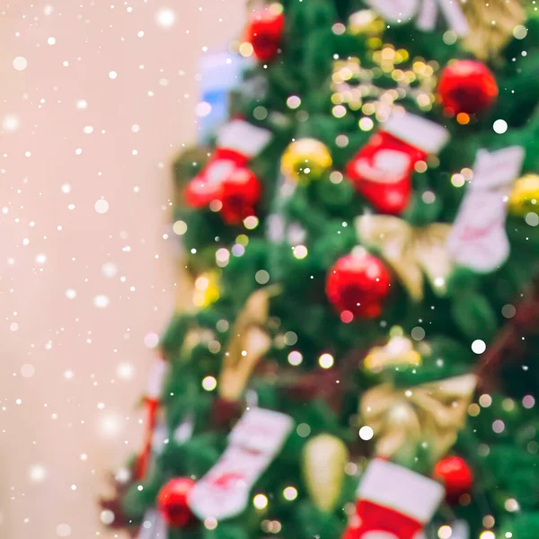 Árvore Natal Com Decorações Luzes Férias Abstratas Borradas Fundo Ano — Fotografia de Stock