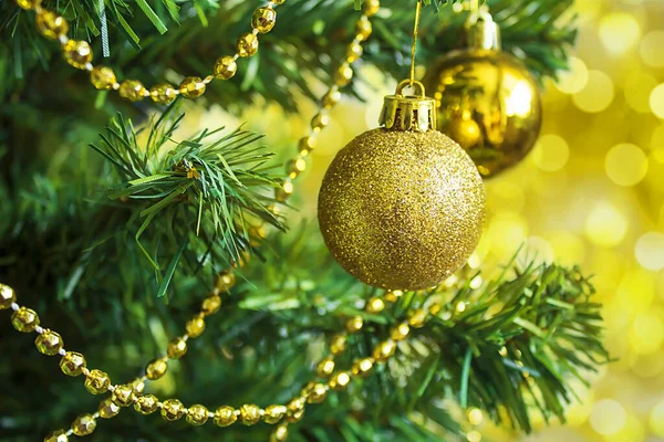 クリスマスの黄金の装飾 休日の背景 グリーティングカードのテンプレート — ストック写真