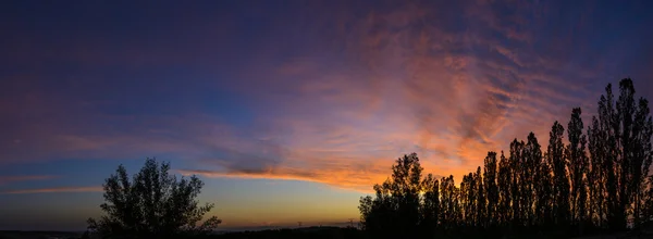 Panoramatické barevný západ slunce — Stock fotografie
