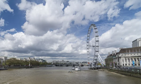 London Eye - beroemde toeristische attractie — Stockfoto