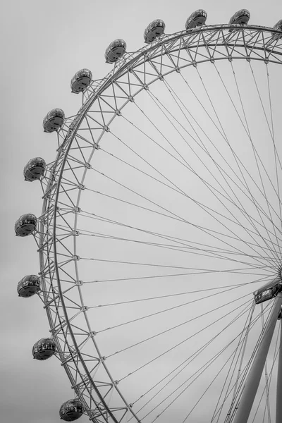 London Eye - известная туристическая достопримечательность — стоковое фото