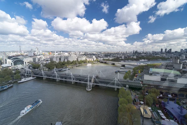 London Eye - beroemde toeristische attractie — Stockfoto