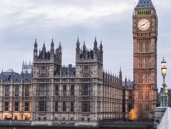 Big Ben en Huizen van het Parlement — Stockfoto