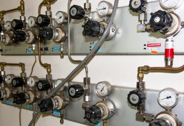 Gaz boruları birlikte vanaları ve aletleri